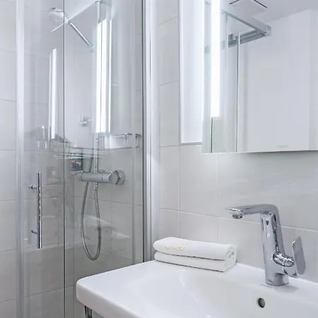 فندق Haus Delecke 4*