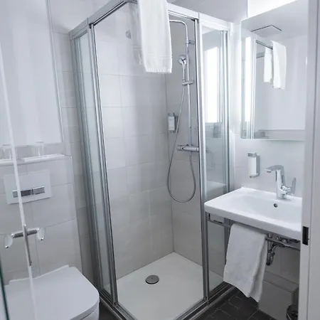 فندق Haus Delecke 4*