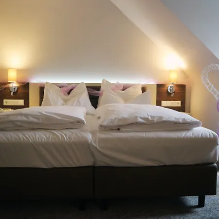 Haus Delecke فندق 4*