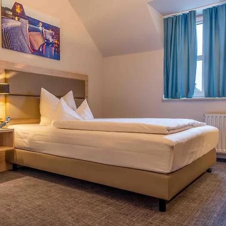 Hotel Haus Delecke 4*