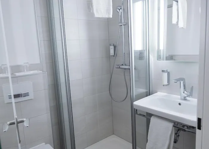 Hotel Haus Delecke 4*